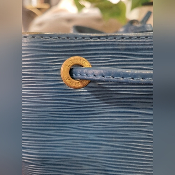 Authentic Vintage Louis Vuitton Blue Epi Bucket Noe - Picture 3 of 16